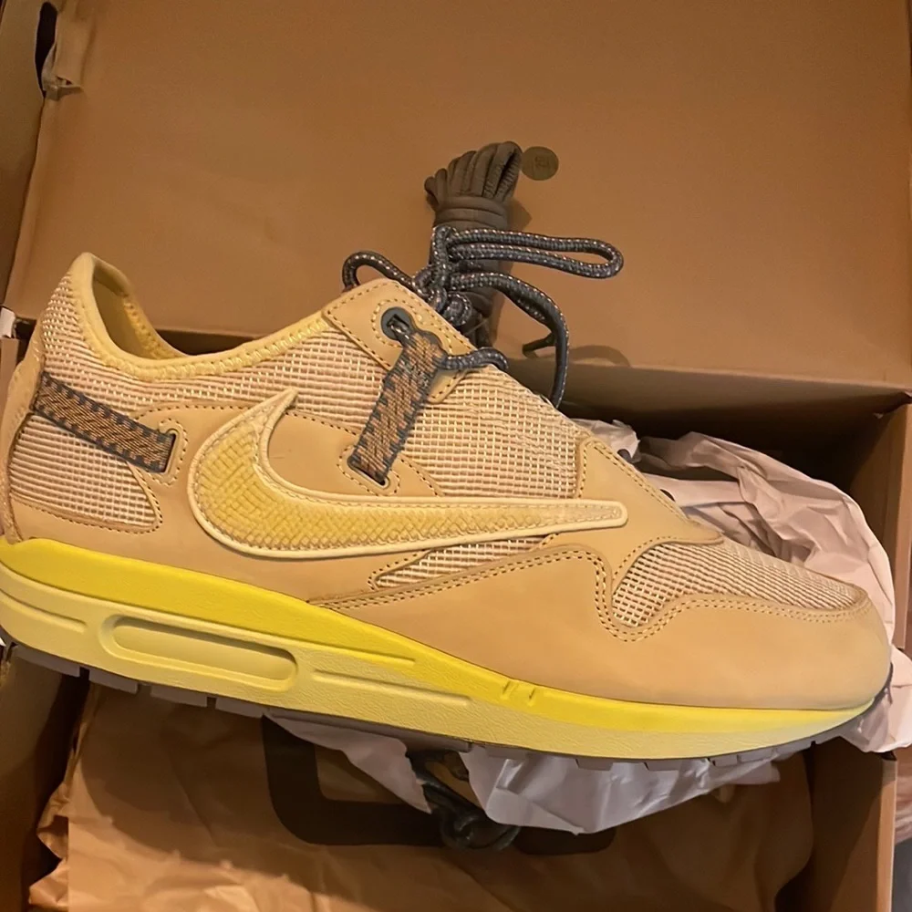 Travis Scott x Air Max 1 'Saturn Gold' - Picture 7 of 9